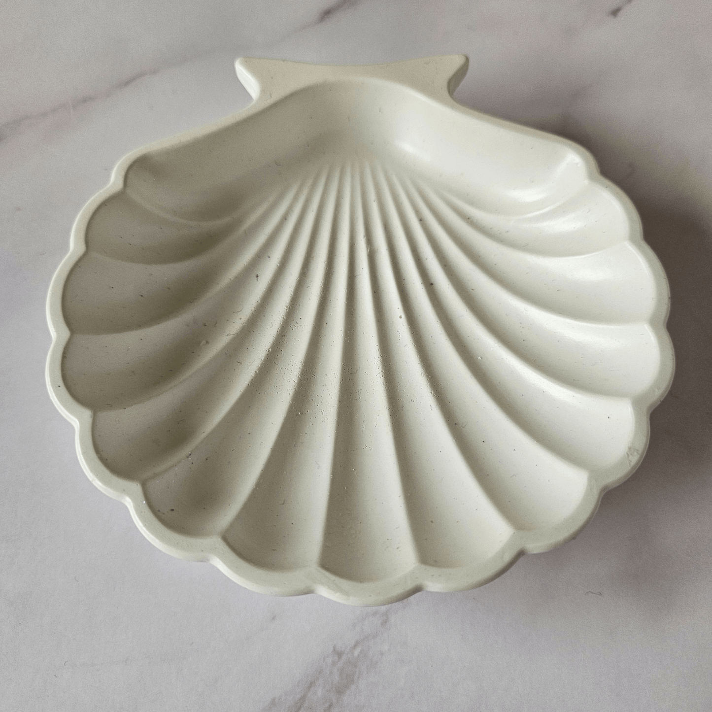 Cream shell trinket tray