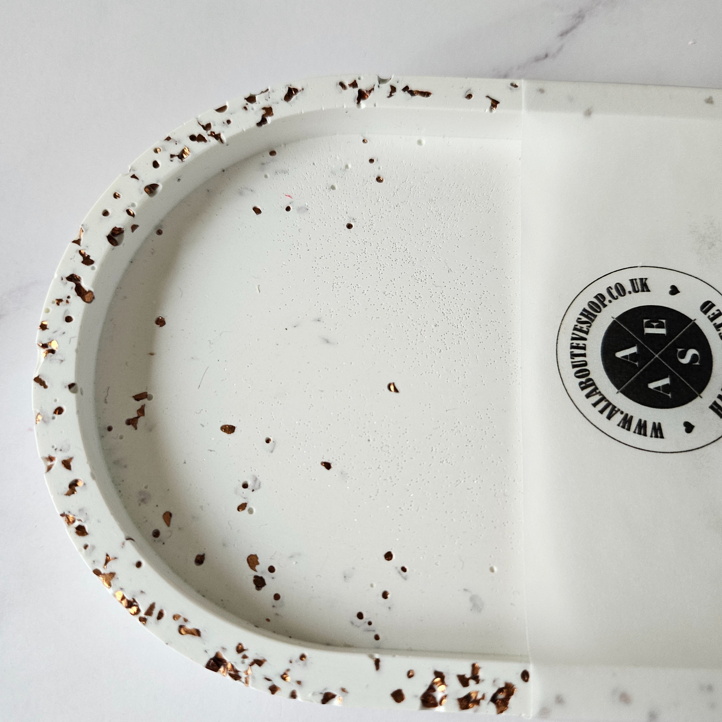 Close up white & gold glitter tray